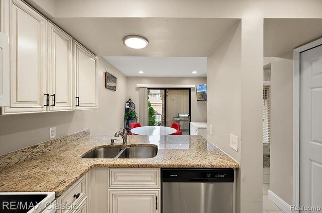5318 Wright Way Wright Way, West Bloomfield, MI 48322