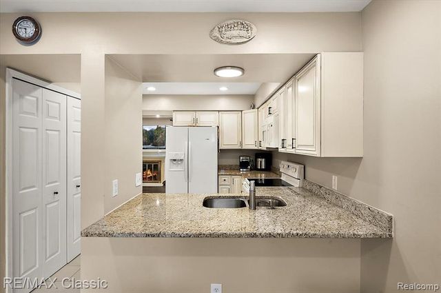 5318 Wright Way Wright Way, West Bloomfield, MI 48322