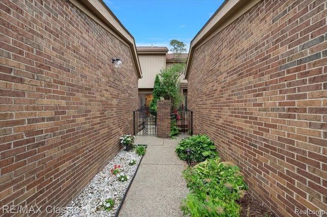 5318 Wright Way Wright Way, West Bloomfield, MI 48322