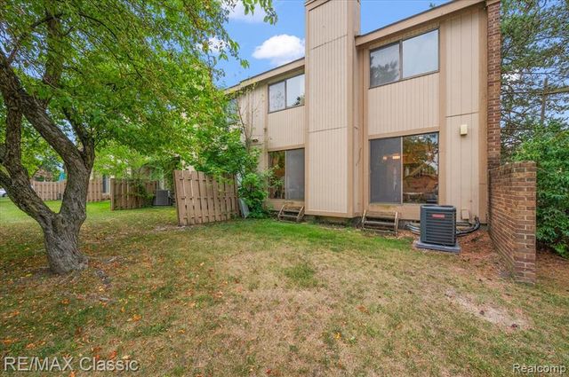 5318 Wright Way Wright Way, West Bloomfield, MI 48322