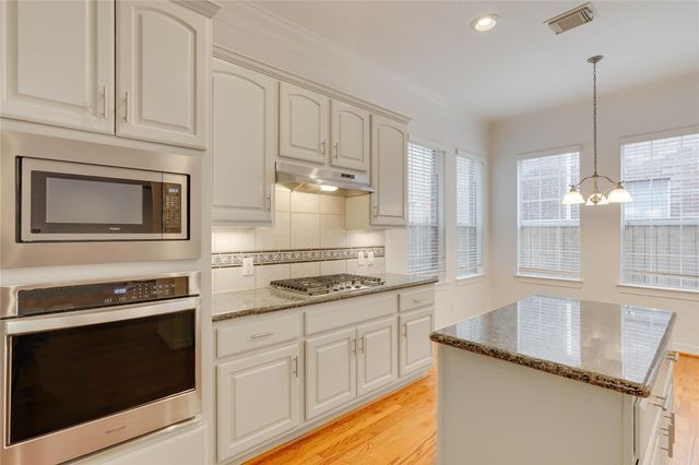 3015 W Park At Fairdale, Houston, TX 77057