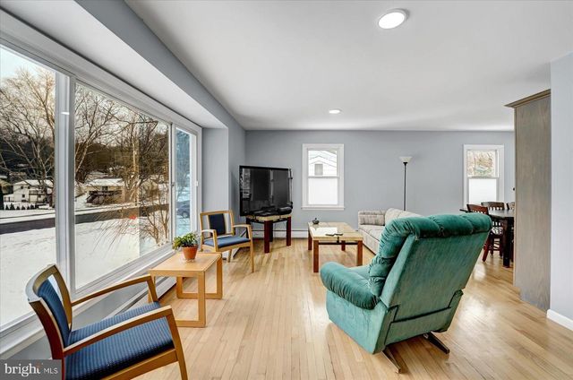 2120 N OAK LN, State College, PA 16803