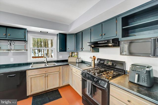 2120 N OAK LN, State College, PA 16803