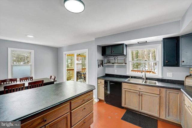 2120 N OAK LN, State College, PA 16803