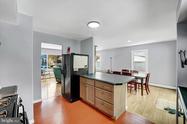 2120 N OAK LN, State College, PA 16803