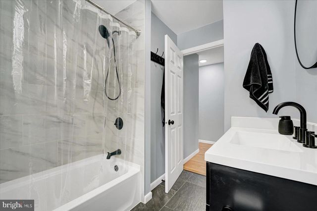 2120 N OAK LN, State College, PA 16803