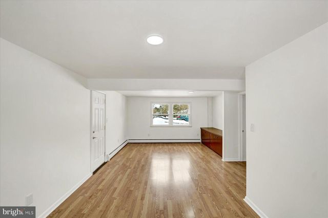 2120 N OAK LN, State College, PA 16803