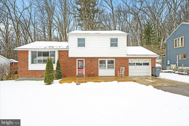 2120 N OAK LN, State College, PA 16803