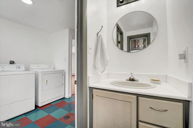 2120 N OAK LN, State College, PA 16803