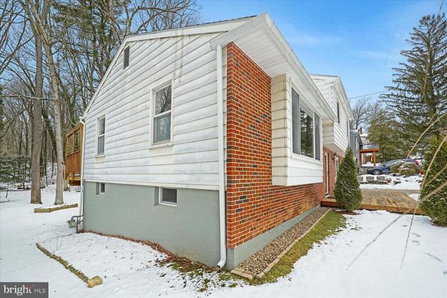 2120 N OAK LN, State College, PA 16803