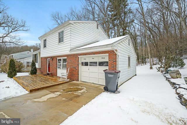 2120 N OAK LN, State College, PA 16803