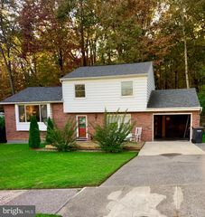 2120 N OAK LN, State College, PA 16803