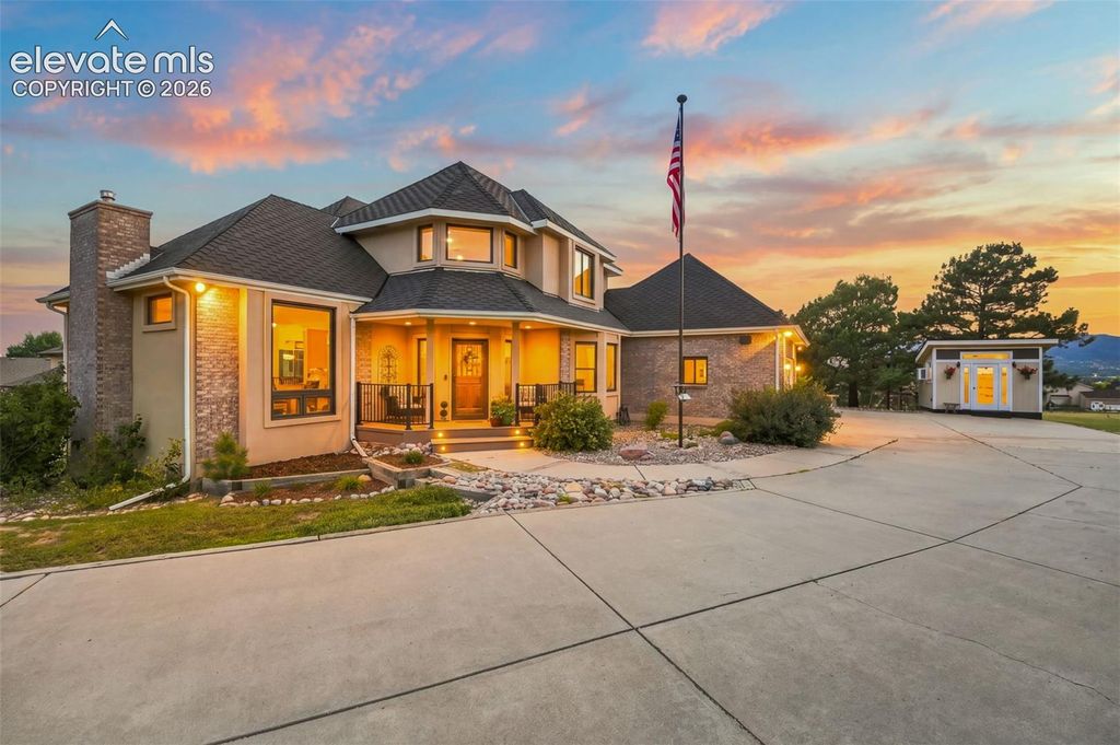 945 W Caribou Drive, Monument, CO 80132 — exterior