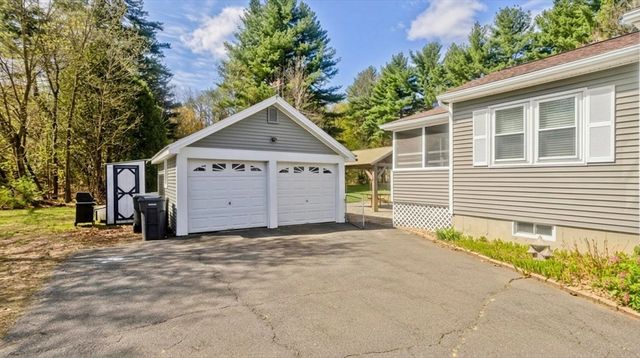 289 Holyoke Rd, Westfield, MA 01085