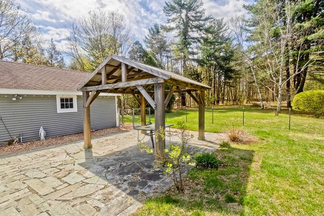 289 Holyoke Rd, Westfield, MA 01085