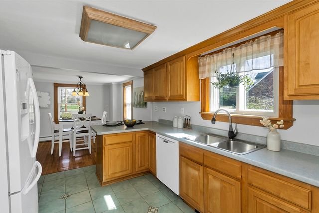 289 Holyoke Rd, Westfield, MA 01085