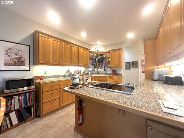 1505 CANAL St, Springfield, OR 97477