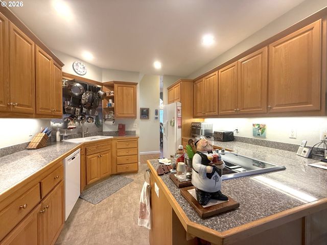 1505 CANAL St, Springfield, OR 97477