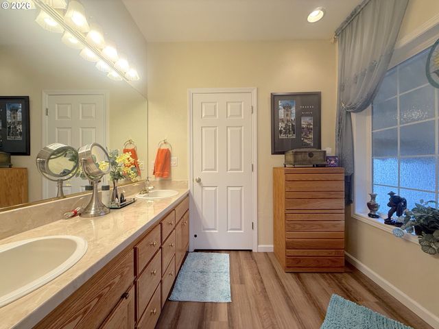 1505 CANAL St, Springfield, OR 97477