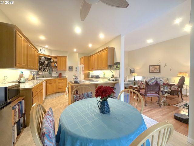 1505 CANAL St, Springfield, OR 97477