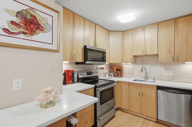 14 Concord Avenue 102, Cambridge, MA 02138