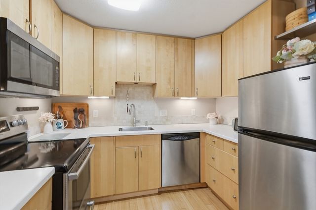 14 Concord Avenue 102, Cambridge, MA 02138