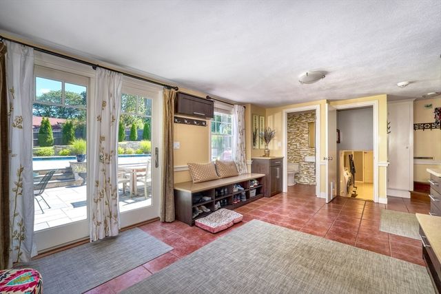 65 Sherburne Rd S, Lexington, MA 02421