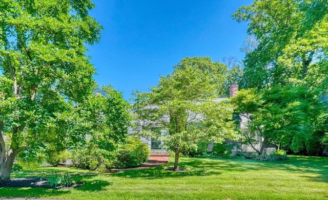 65 Sherburne Rd S, Lexington, MA 02421