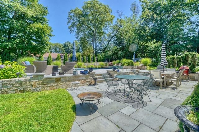 65 Sherburne Rd S, Lexington, MA 02421