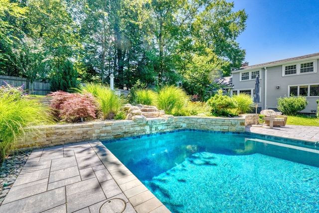 65 Sherburne Rd S, Lexington, MA 02421