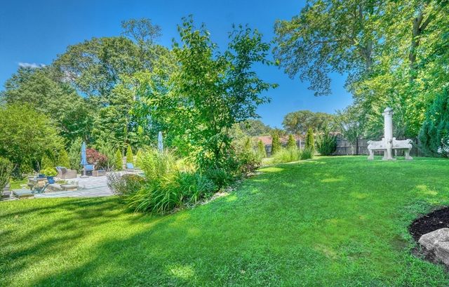 65 Sherburne Rd S, Lexington, MA 02421