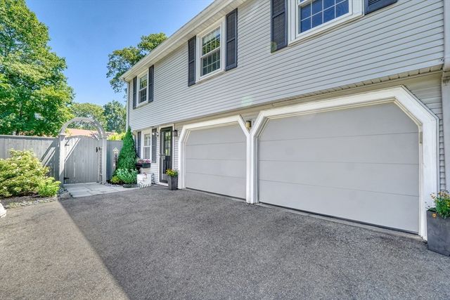 65 Sherburne Rd S, Lexington, MA 02421