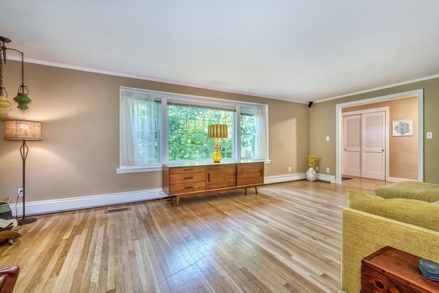 65 Sherburne Rd S, Lexington, MA 02421