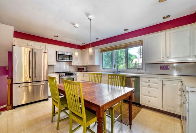 65 Sherburne Rd S, Lexington, MA 02421