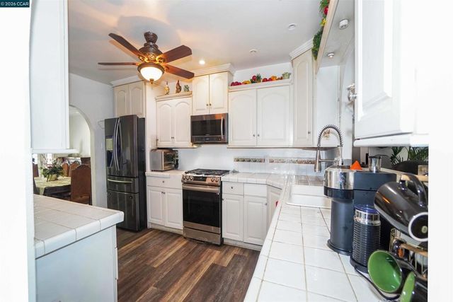 2614 2614 Manhattan Beach Blvd, Redondo Beach, CA 90278