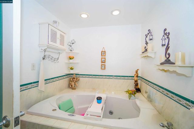 2614 2614 Manhattan Beach Blvd, Redondo Beach, CA 90278