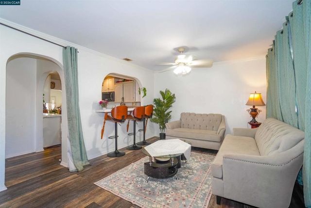 2614 2614 Manhattan Beach Blvd, Redondo Beach, CA 90278