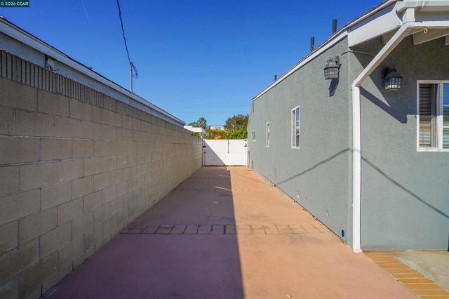 2614 2614 Manhattan Beach Blvd, Redondo Beach, CA 90278