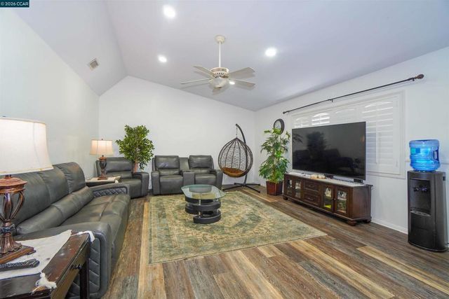 2614 2614 Manhattan Beach Blvd, Redondo Beach, CA 90278