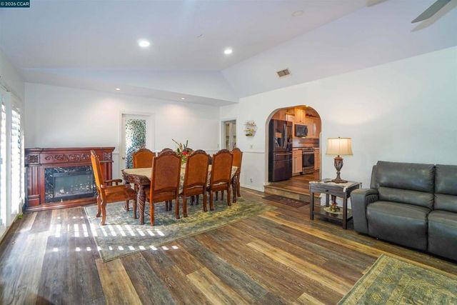 2614 2614 Manhattan Beach Blvd, Redondo Beach, CA 90278