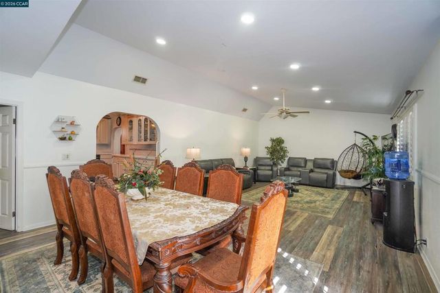 2614 2614 Manhattan Beach Blvd, Redondo Beach, CA 90278