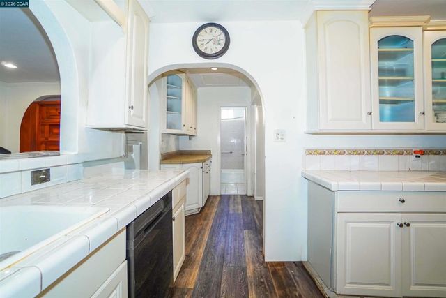 2614 2614 Manhattan Beach Blvd, Redondo Beach, CA 90278