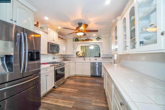 2614 2614 Manhattan Beach Blvd, Redondo Beach, CA 90278