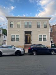 9 Sixth St 6, Chelsea, MA 02150