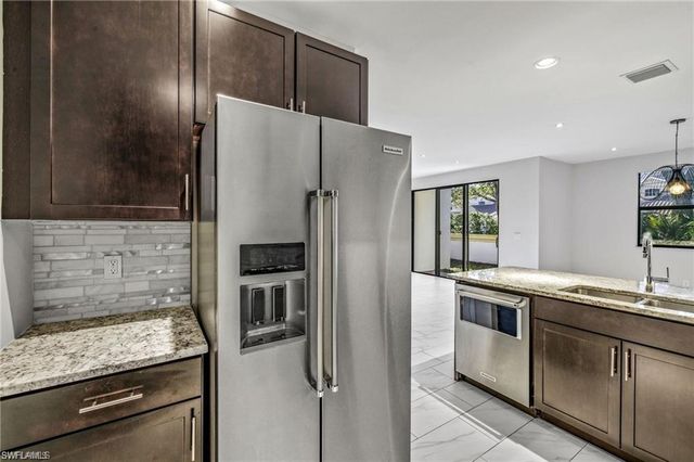 7841 Bristol CIR, Naples, FL 34120