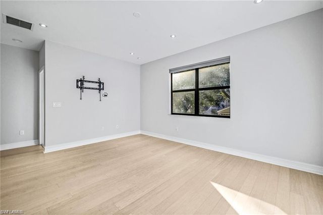 7841 Bristol CIR, Naples, FL 34120