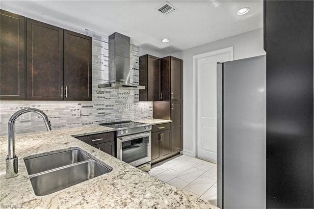 7841 Bristol CIR, Naples, FL 34120