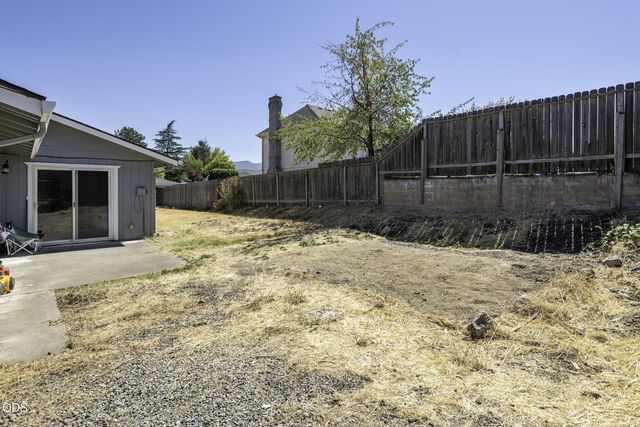 2552 Brookside Drive, Medford, OR 97504