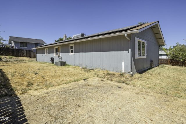 2552 Brookside Drive, Medford, OR 97504