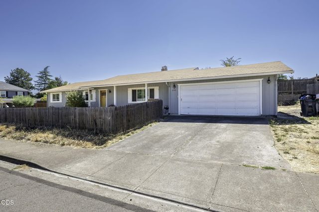 2552 Brookside Drive, Medford, OR 97504